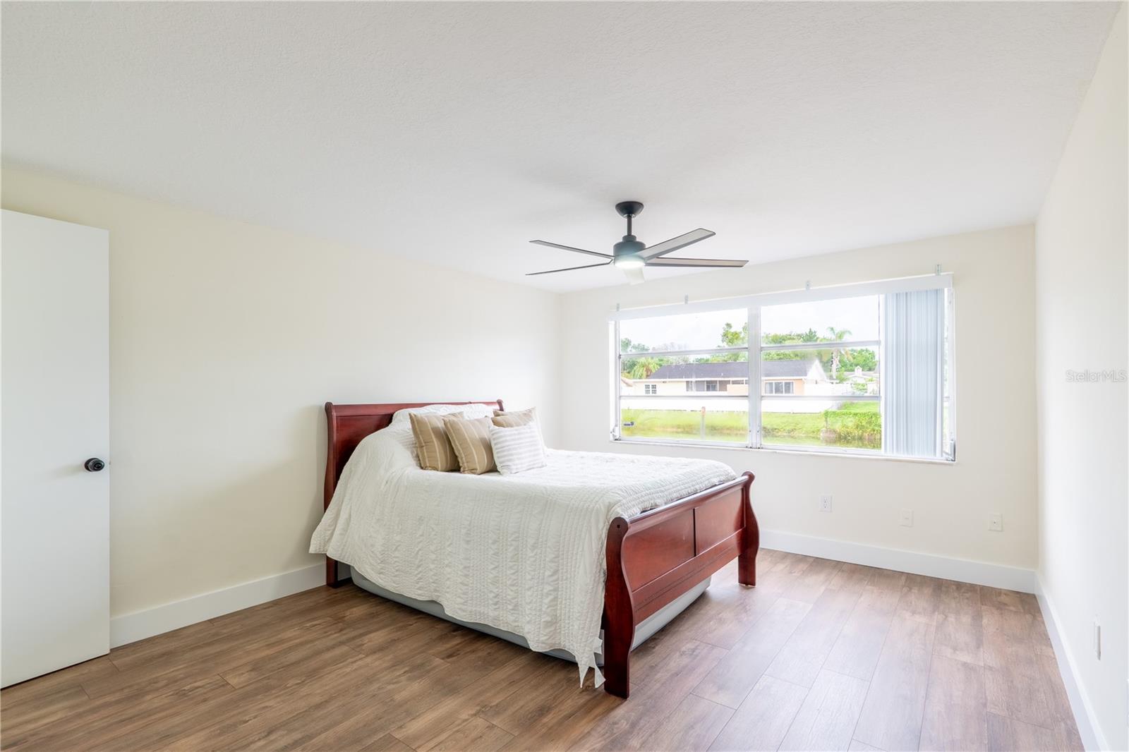 BEACON SQUARE - Residential