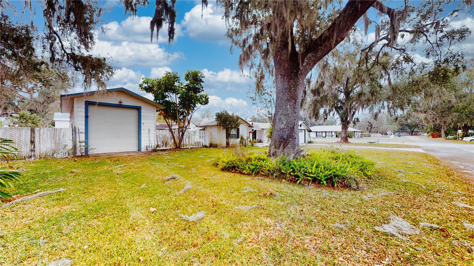 OAKLAND PARK OR A D GILLEYS - Residential
