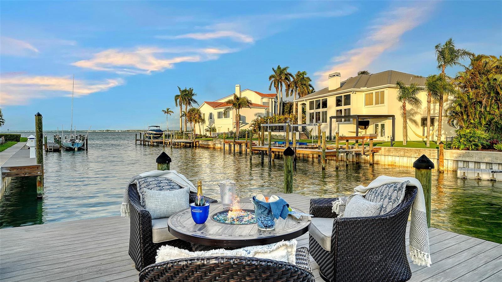 COUNTRY CLUB SHORES - Residential