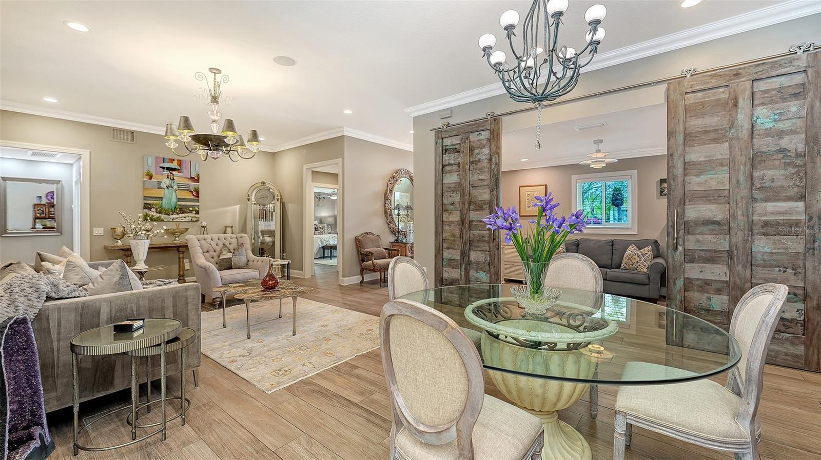 COUNTRY CLUB SHORES - Residential