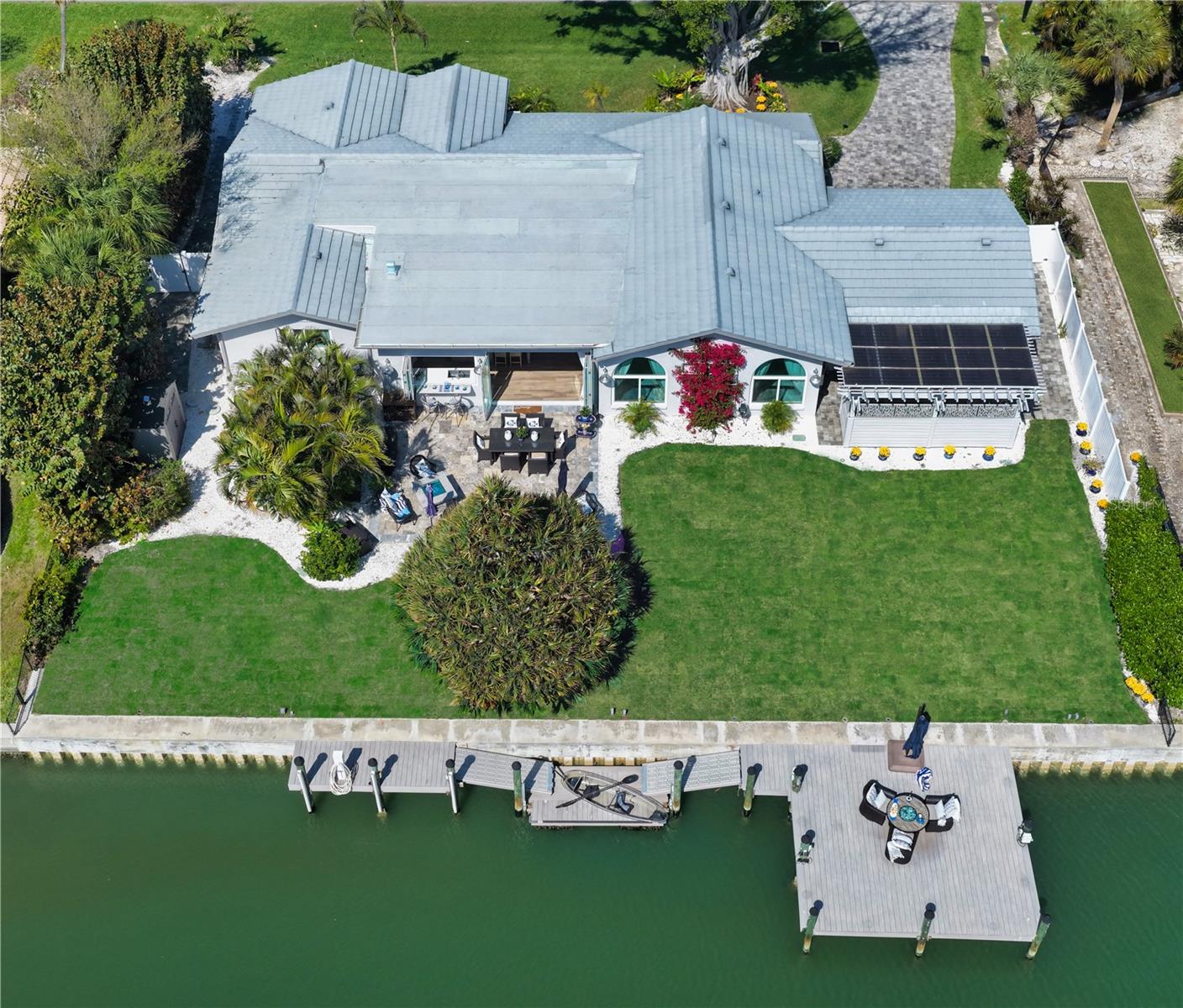 COUNTRY CLUB SHORES - Residential