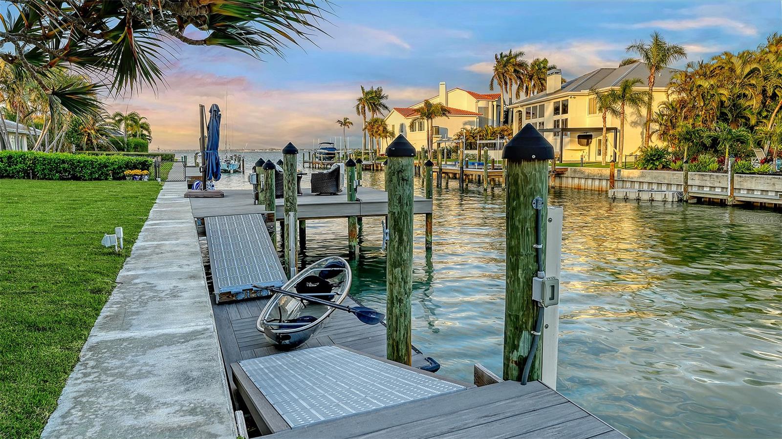 COUNTRY CLUB SHORES - Residential