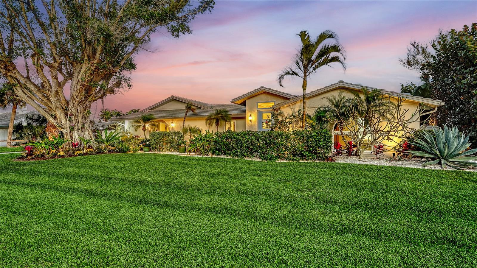 COUNTRY CLUB SHORES - Residential