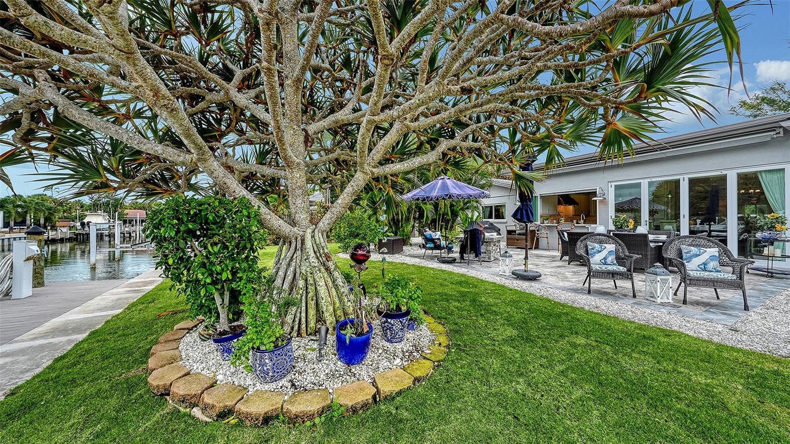 COUNTRY CLUB SHORES - Residential