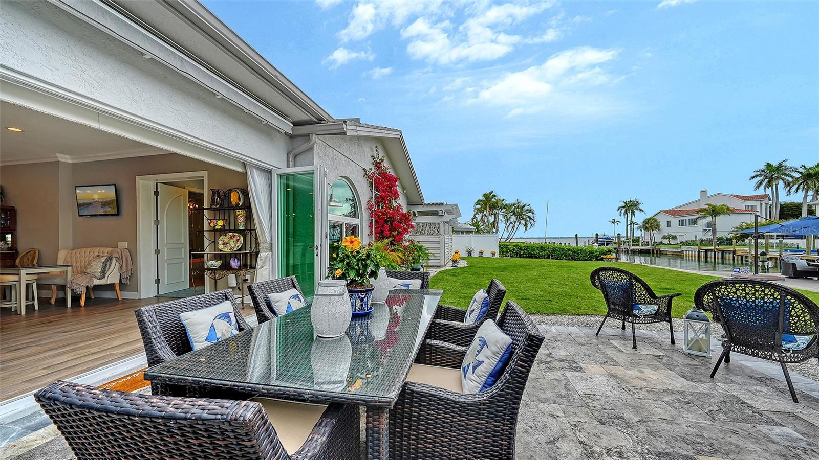 COUNTRY CLUB SHORES - Residential