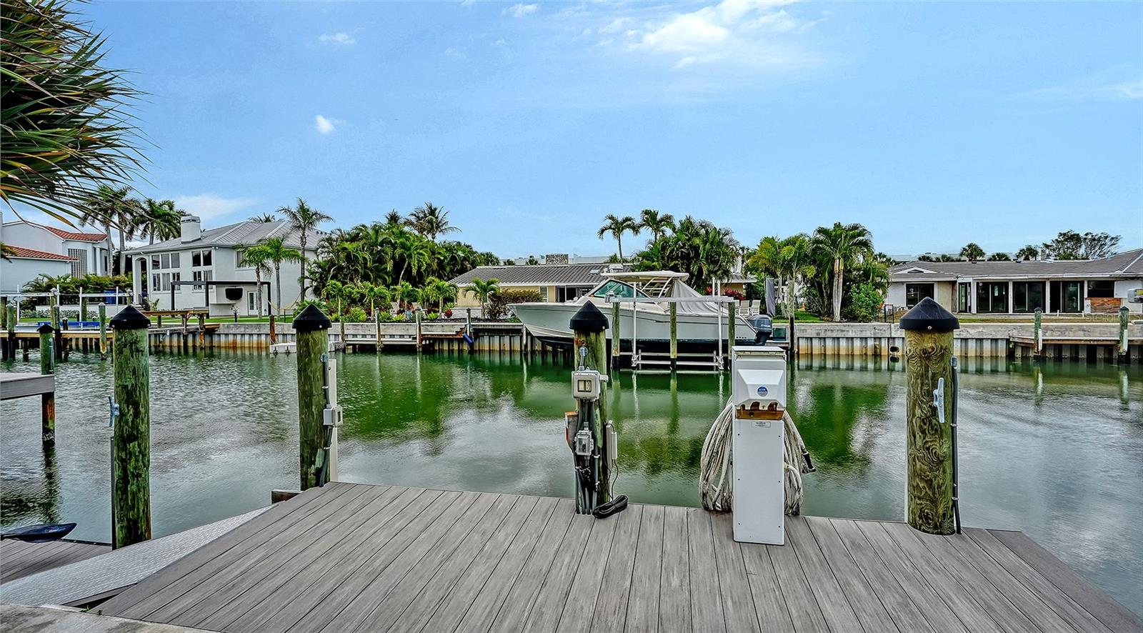 COUNTRY CLUB SHORES - Residential