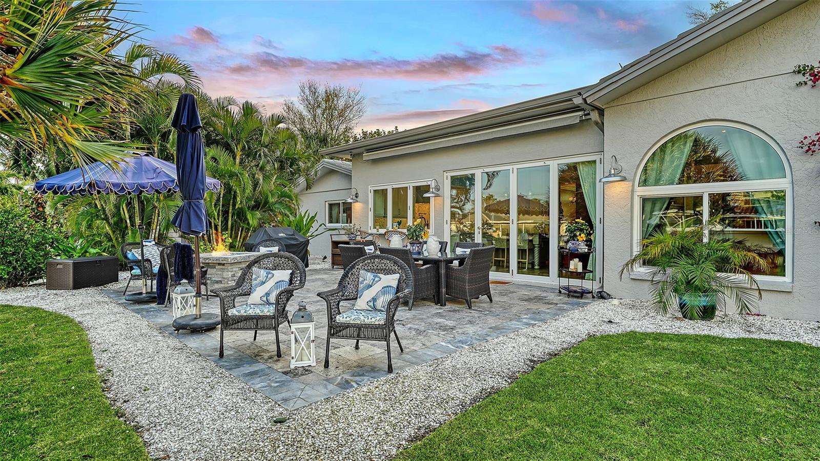 COUNTRY CLUB SHORES - Residential
