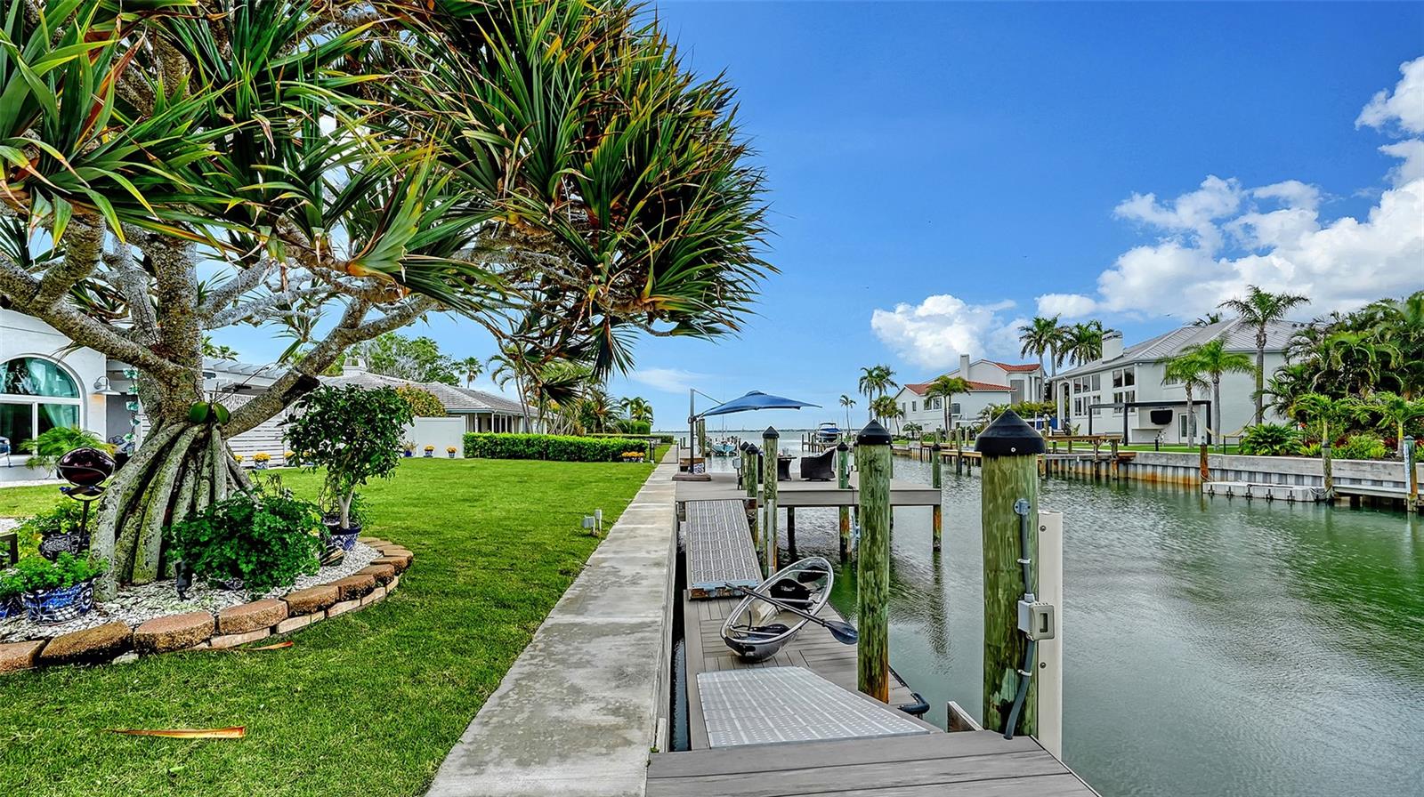 COUNTRY CLUB SHORES - Residential