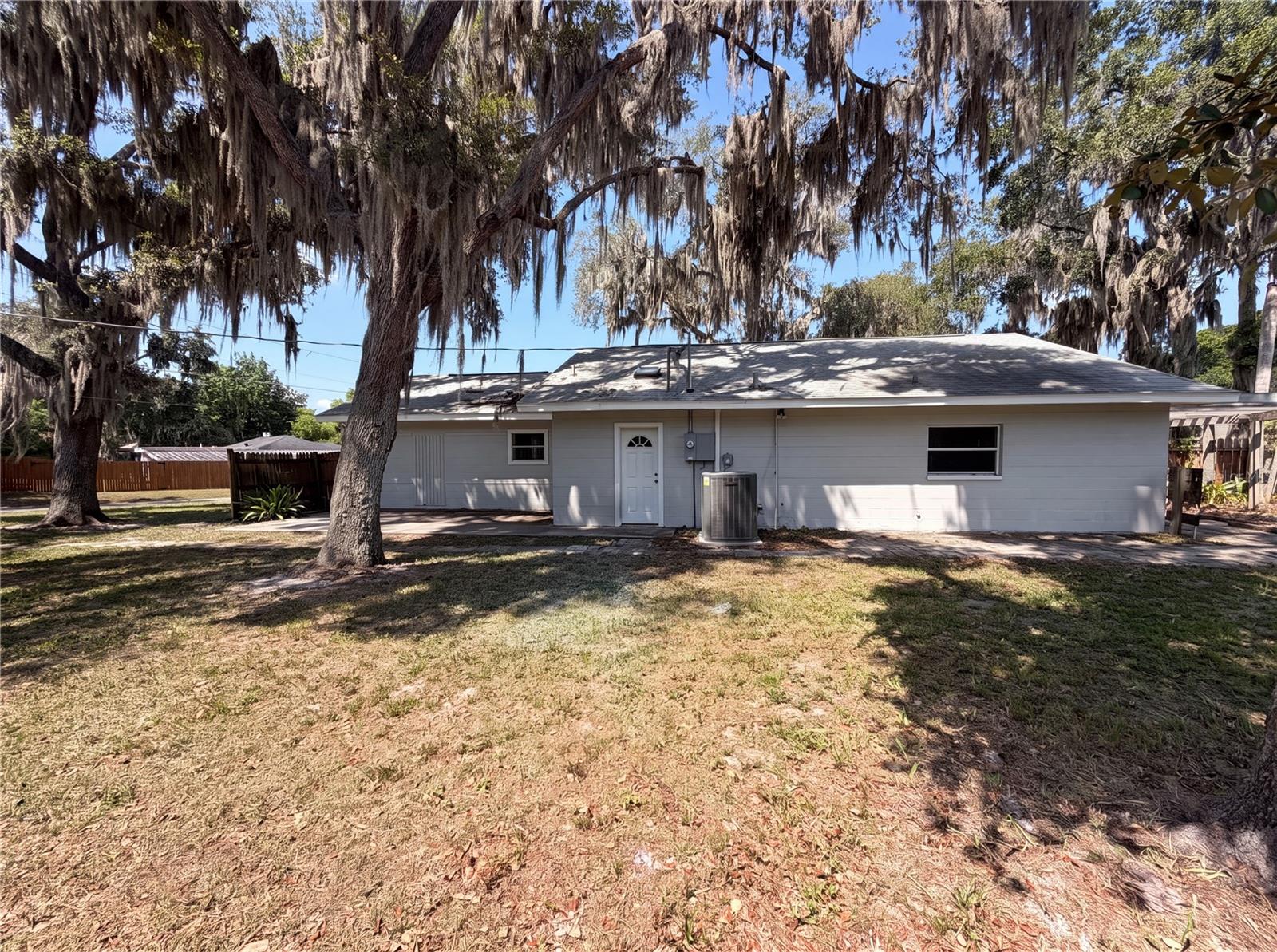 LEESBURG WHISPERING PINES - Residential