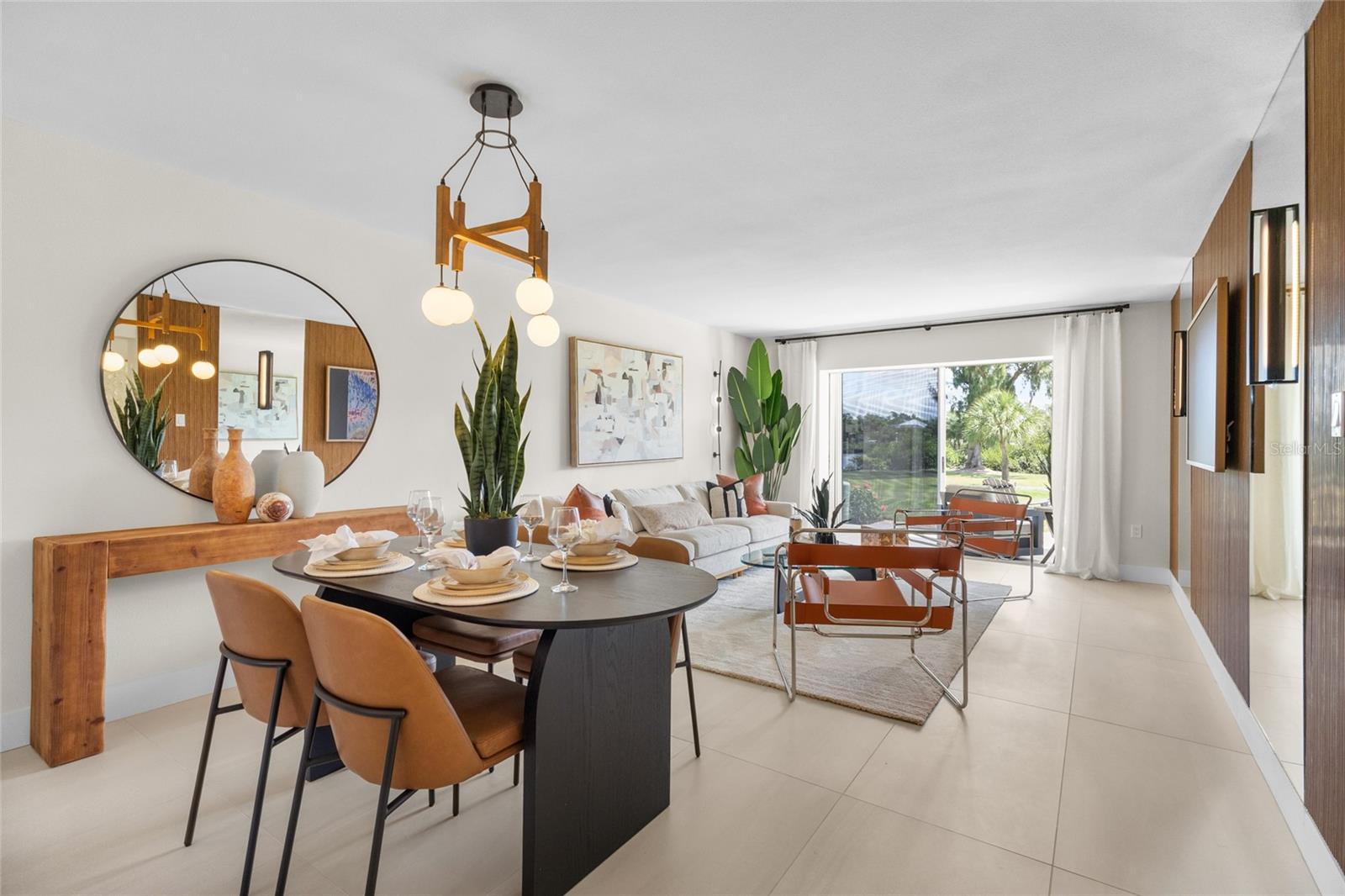 LONGBOAT ARMS - Residential