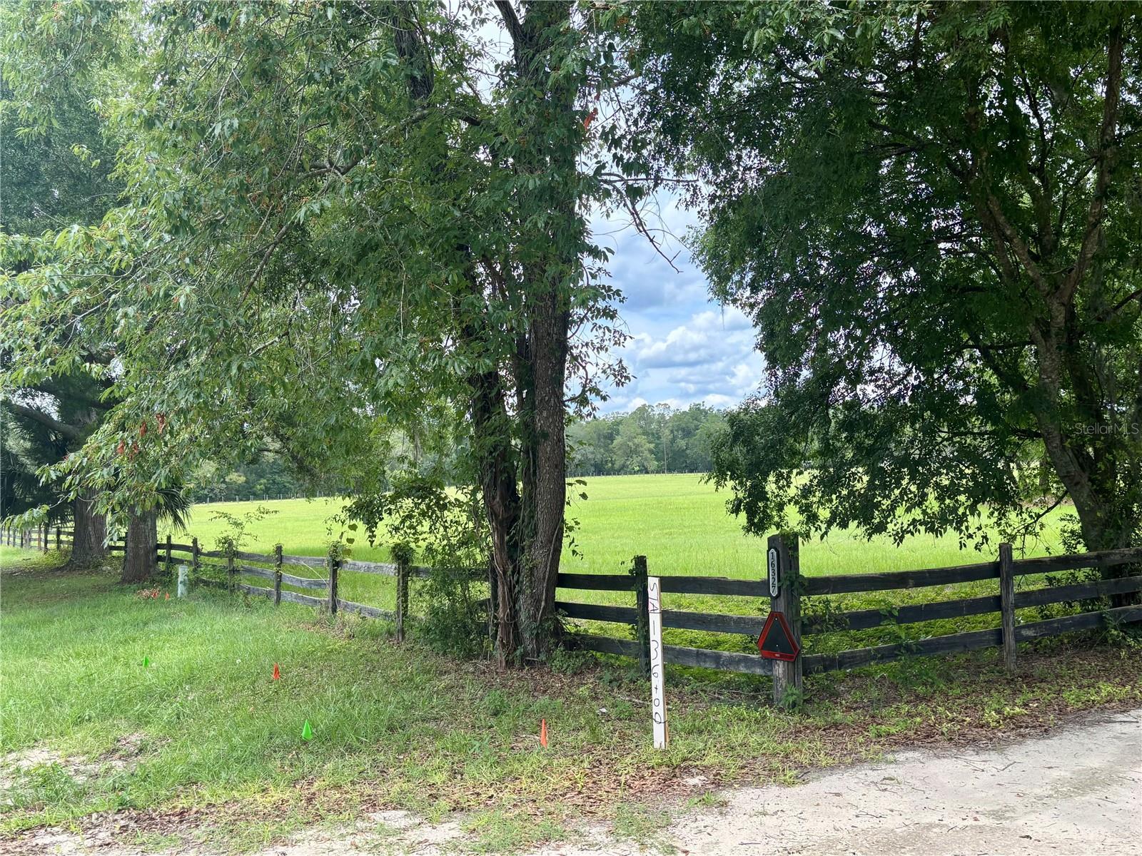 LYNDAN HILLS - Land