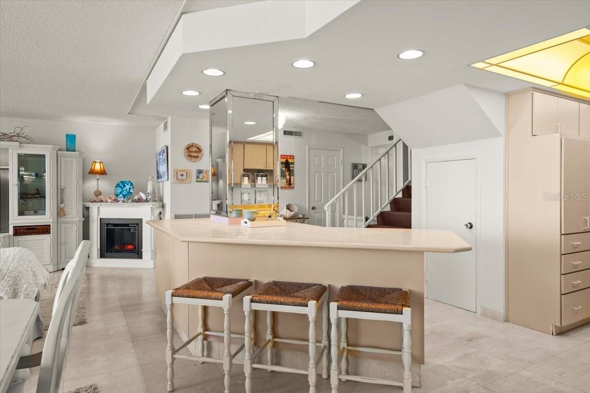 ALIKI ATRIUM CONDO - Residential