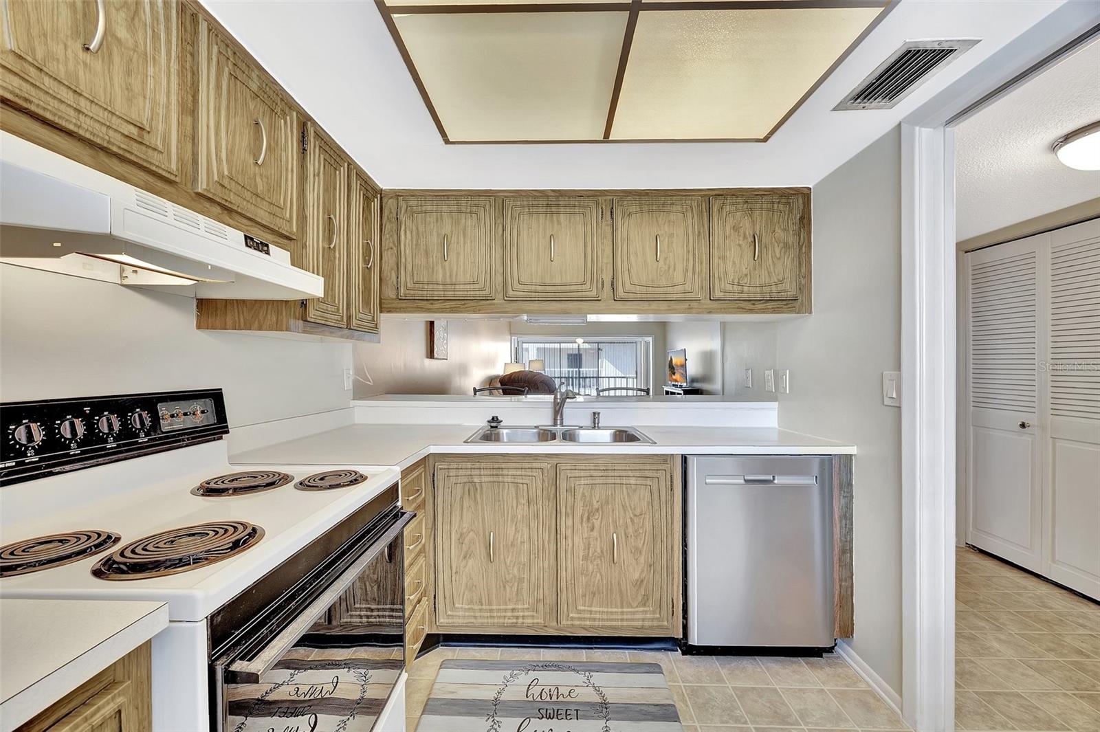 ISLANDER THE CONDO - Residential