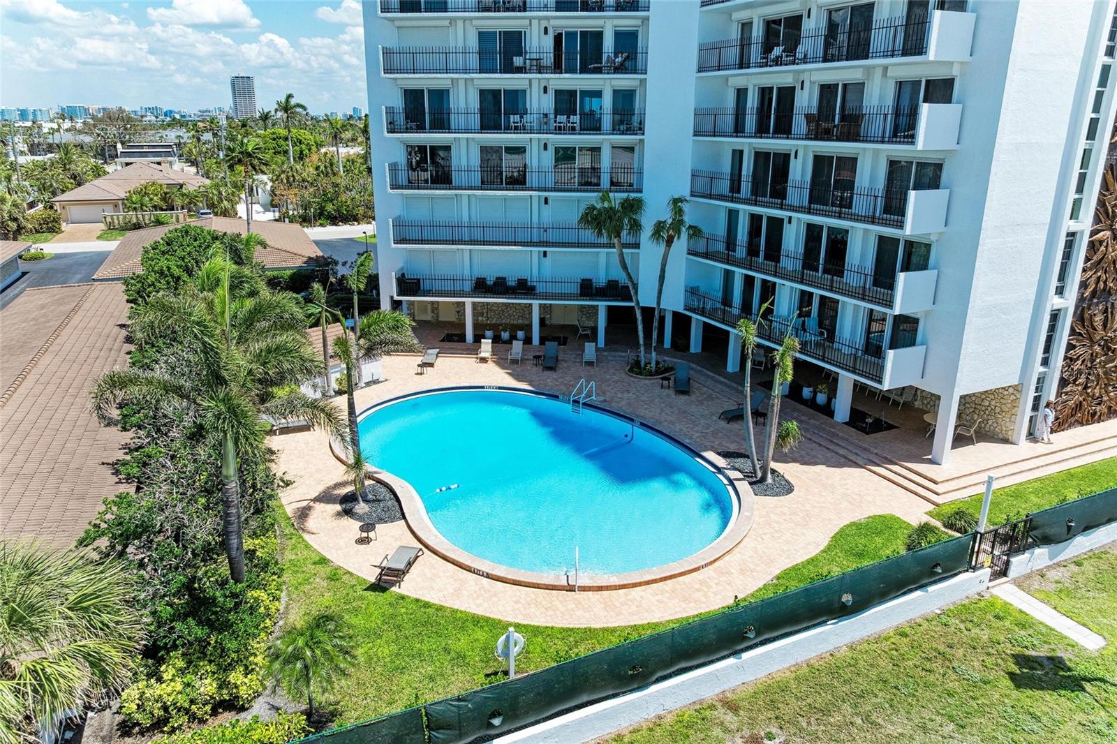 ST ARMAND TOWERS - Residential