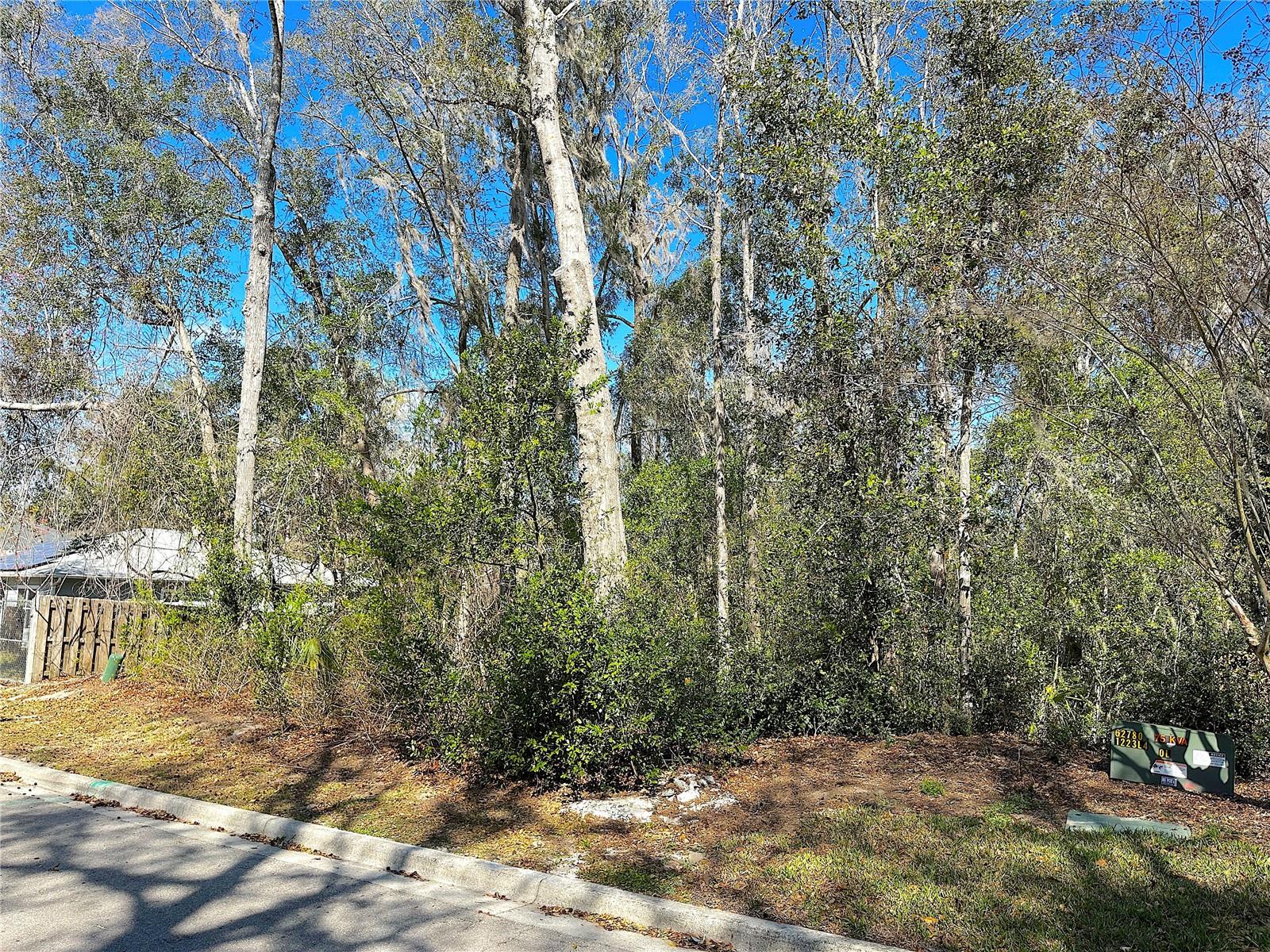 This incredibly rare NW Gainesville, open builder, creek side lot offers 0.38 acres of peace and serenity within minutes of the UF campus, Shands Hospital and downtown Gainesville. Build your dream home in this beautiful enclave where birds call and deer and other wildlife frolic.
1900 sf minimum, water, sewer, electric, cable and high speed internet all easily accessible on the street.