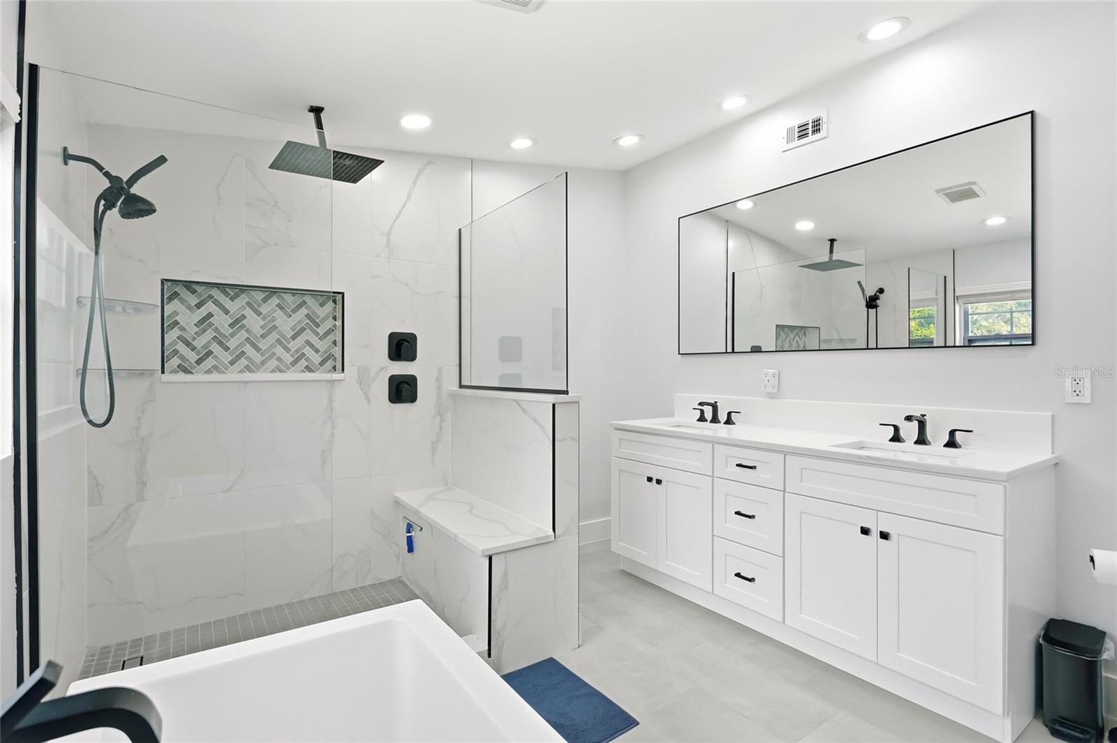 BEVERLY SHORES - Residential