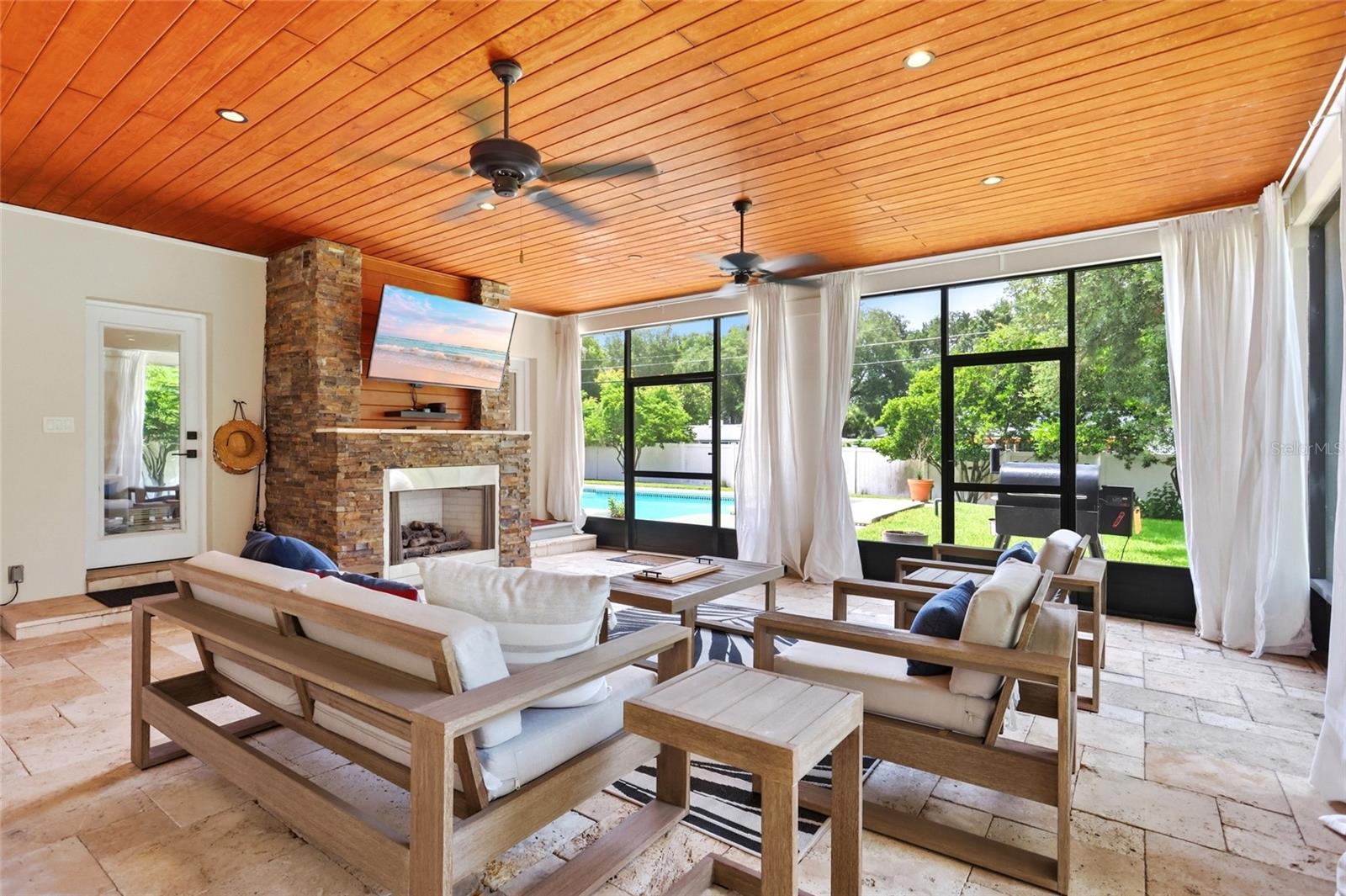 BEVERLY SHORES - Residential