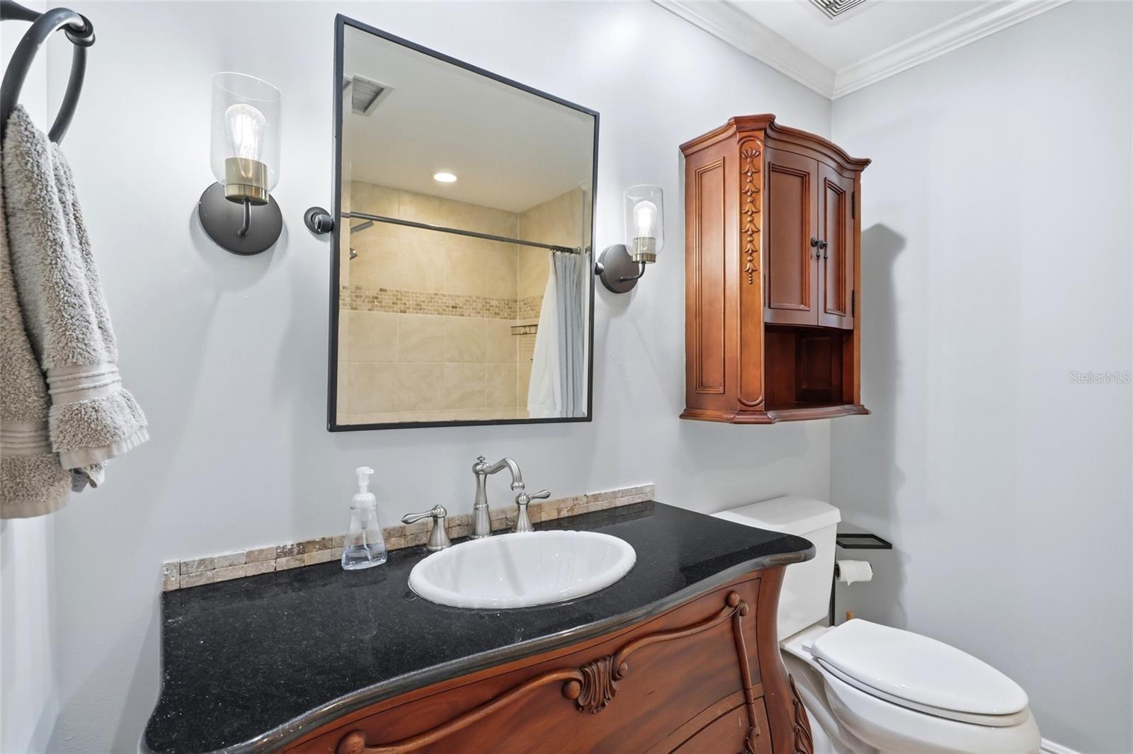 BEVERLY SHORES - Residential