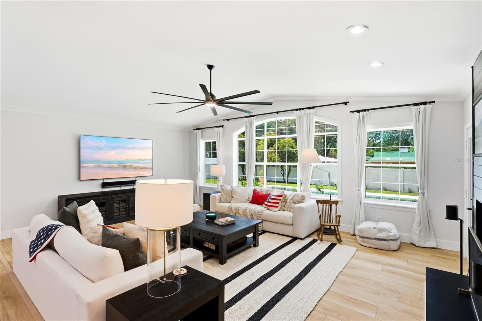 BEVERLY SHORES - Residential