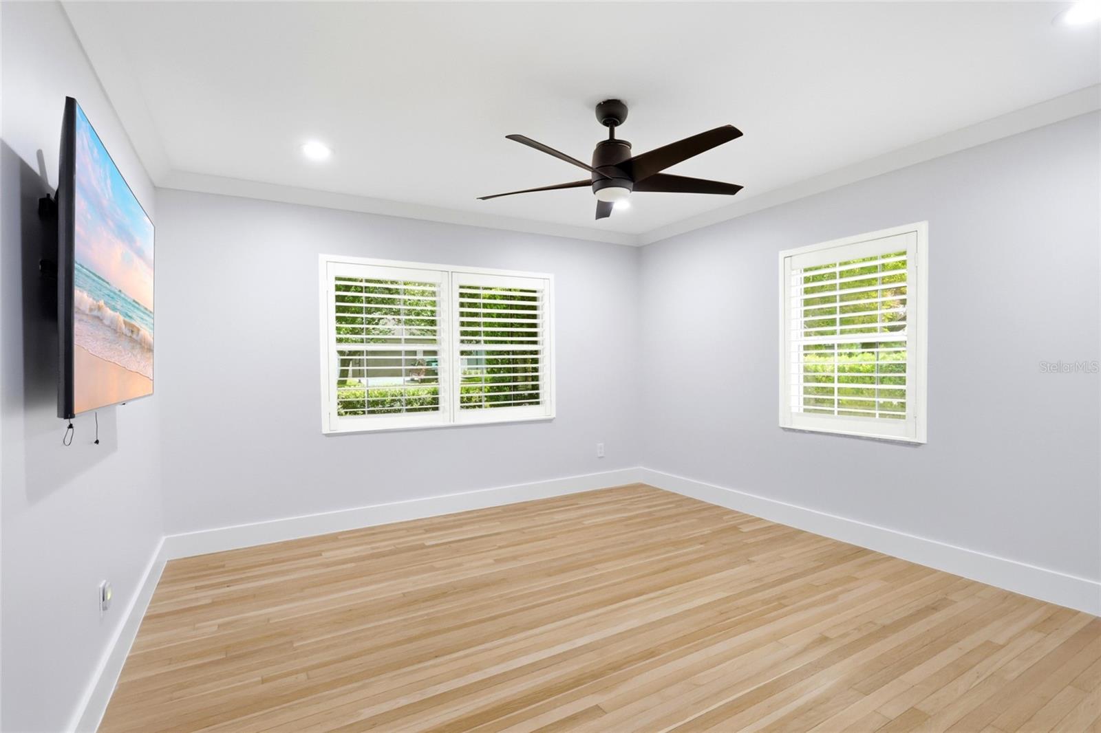 BEVERLY SHORES - Residential