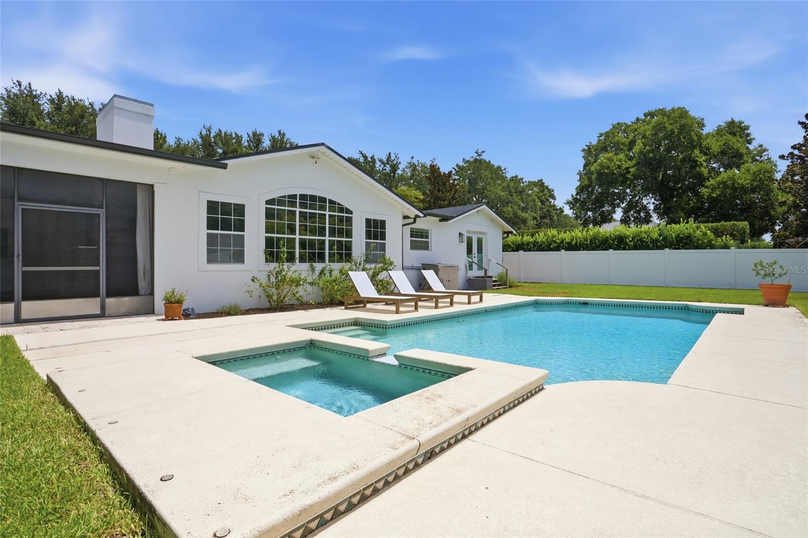 BEVERLY SHORES - Residential