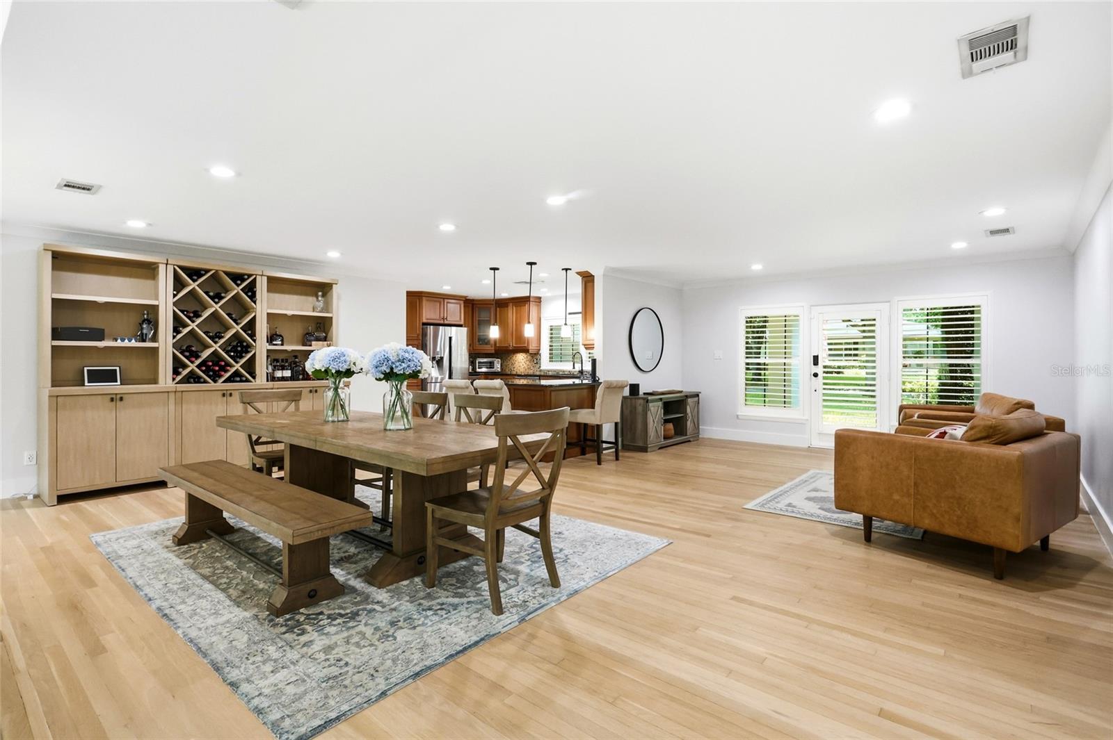 BEVERLY SHORES - Residential