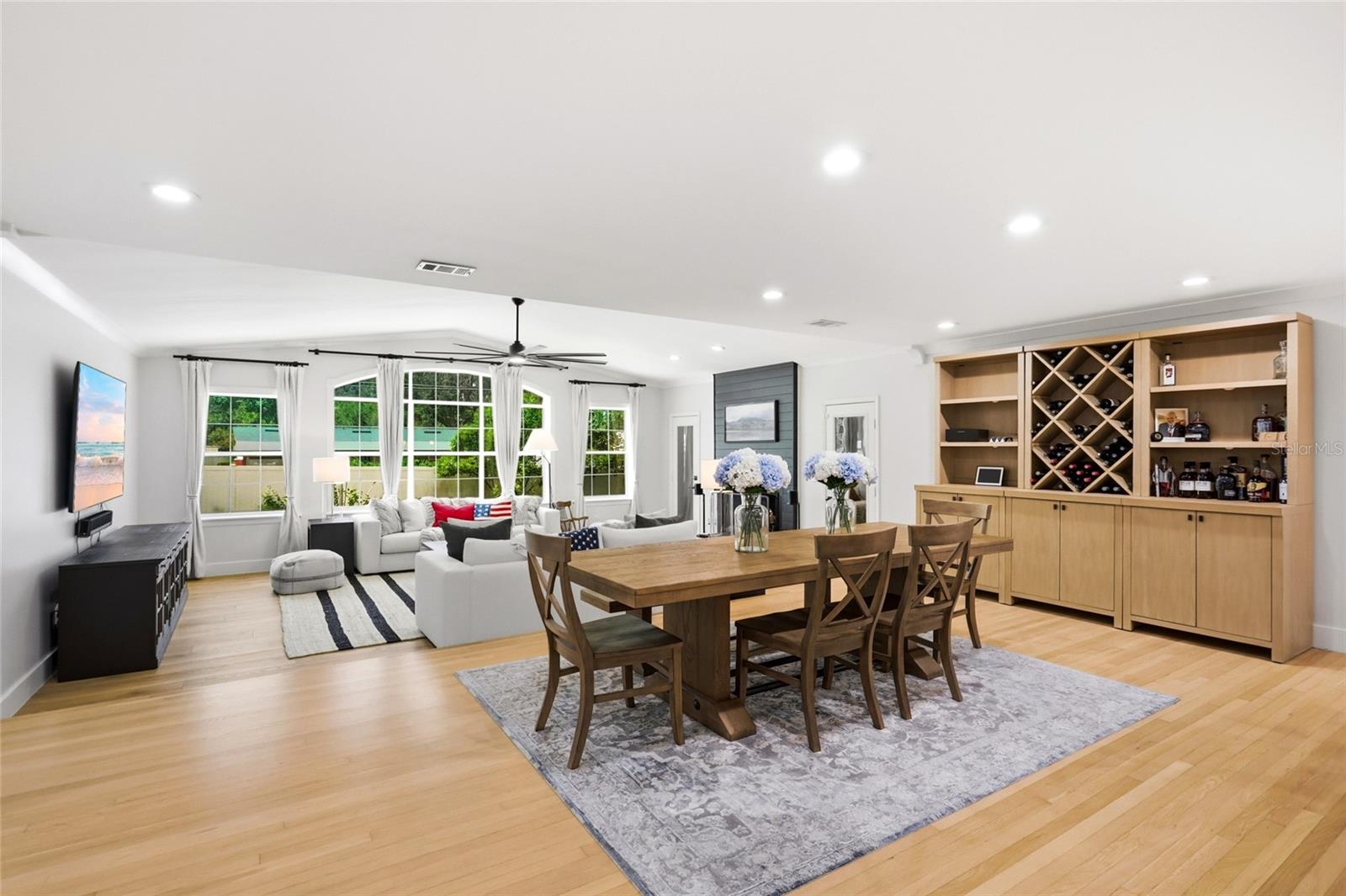 BEVERLY SHORES - Residential