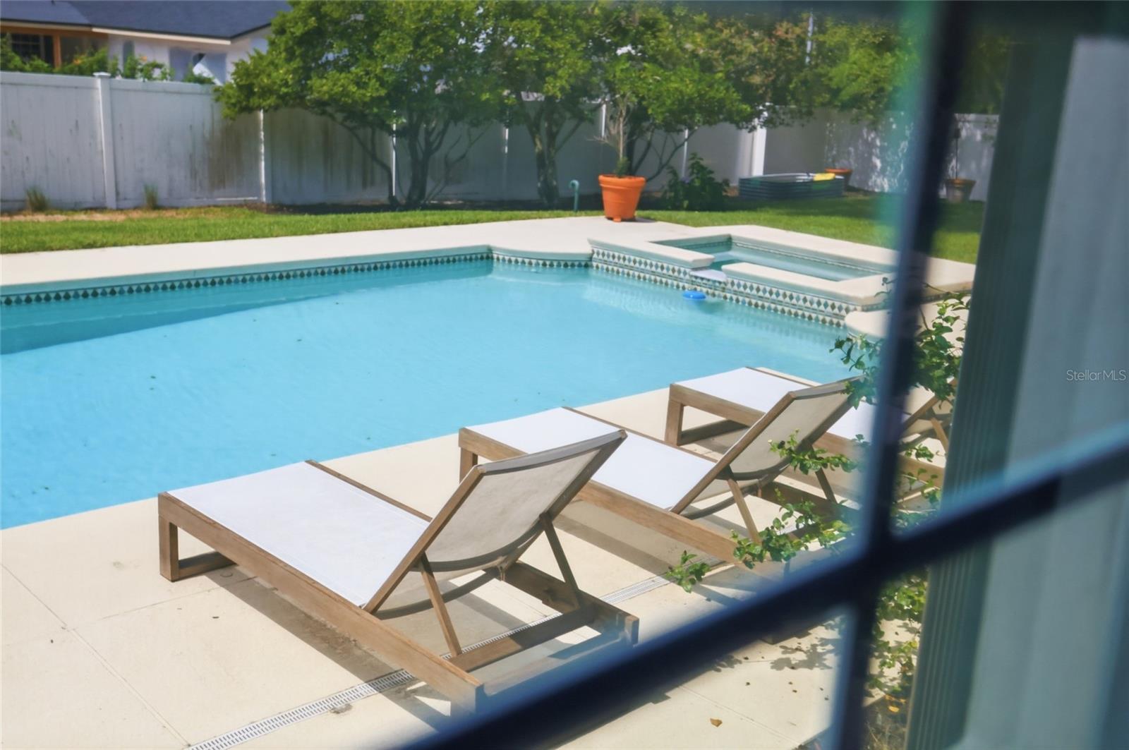 BEVERLY SHORES - Residential