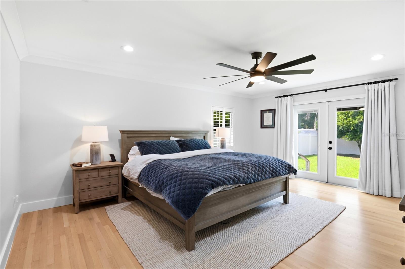 BEVERLY SHORES - Residential