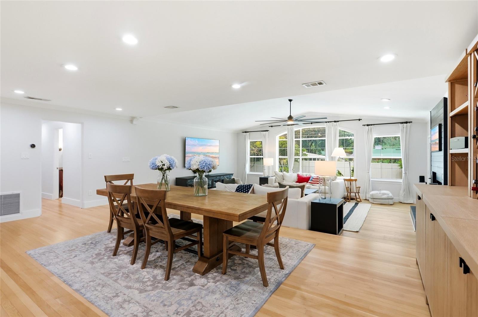 BEVERLY SHORES - Residential