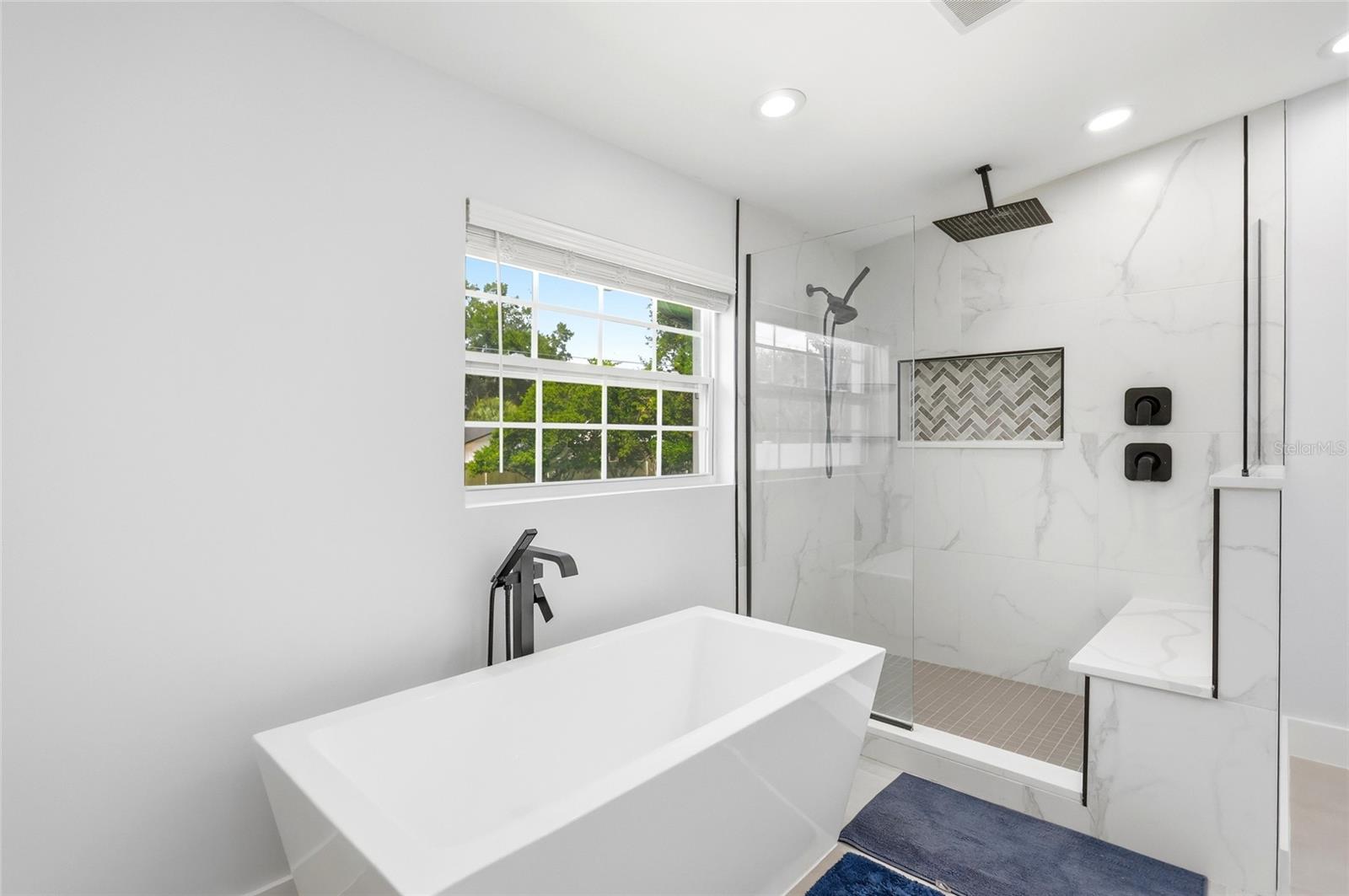 BEVERLY SHORES - Residential