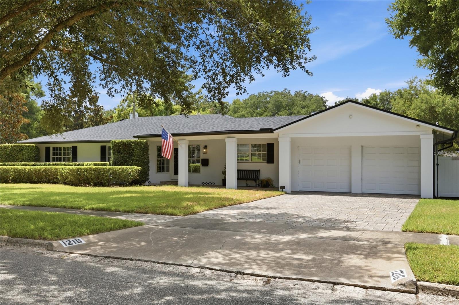 BEVERLY SHORES - Residential