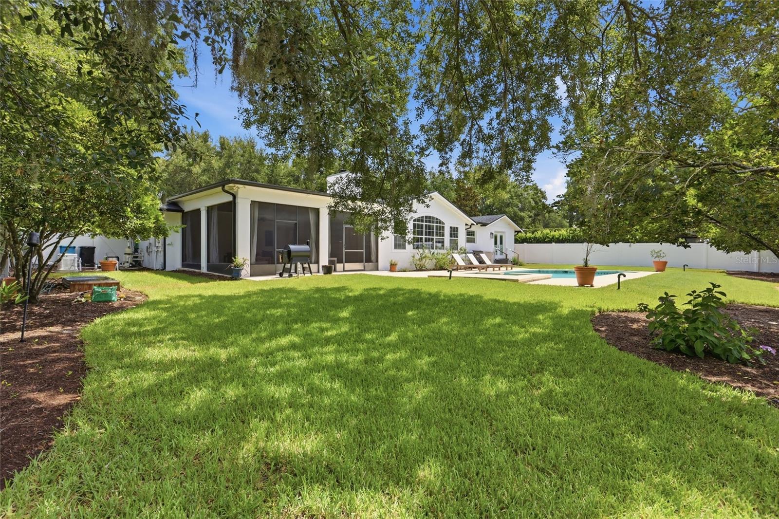 BEVERLY SHORES - Residential
