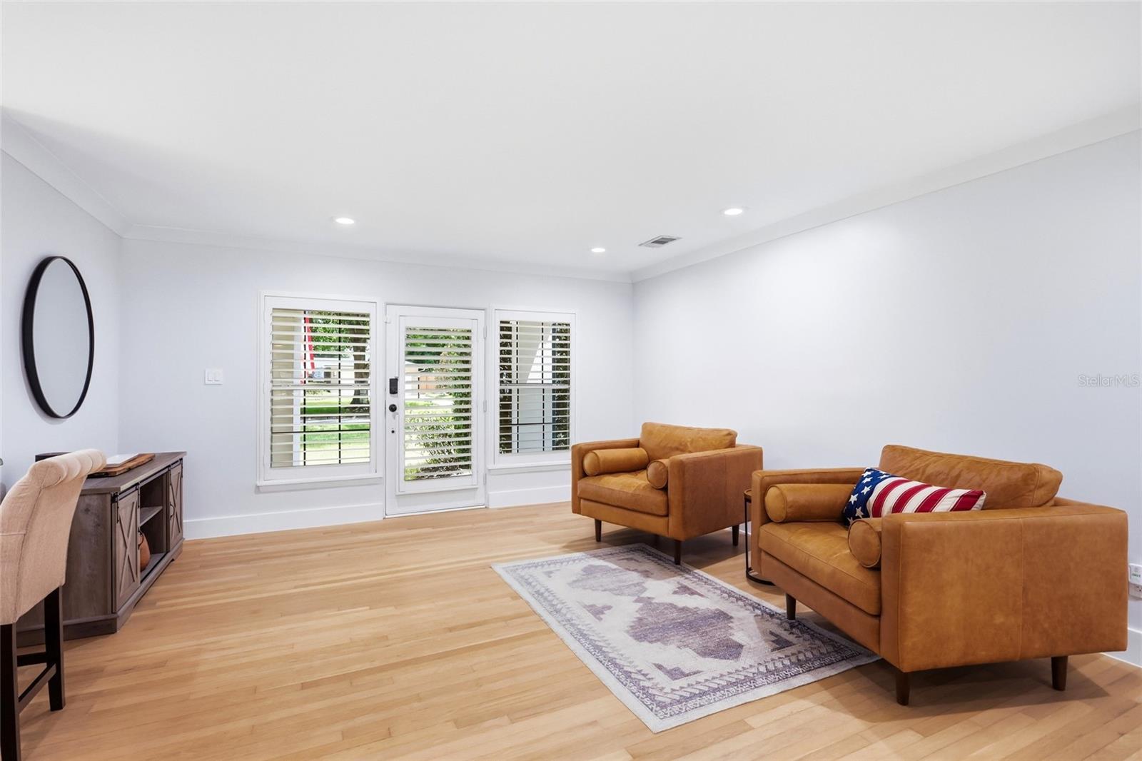 BEVERLY SHORES - Residential