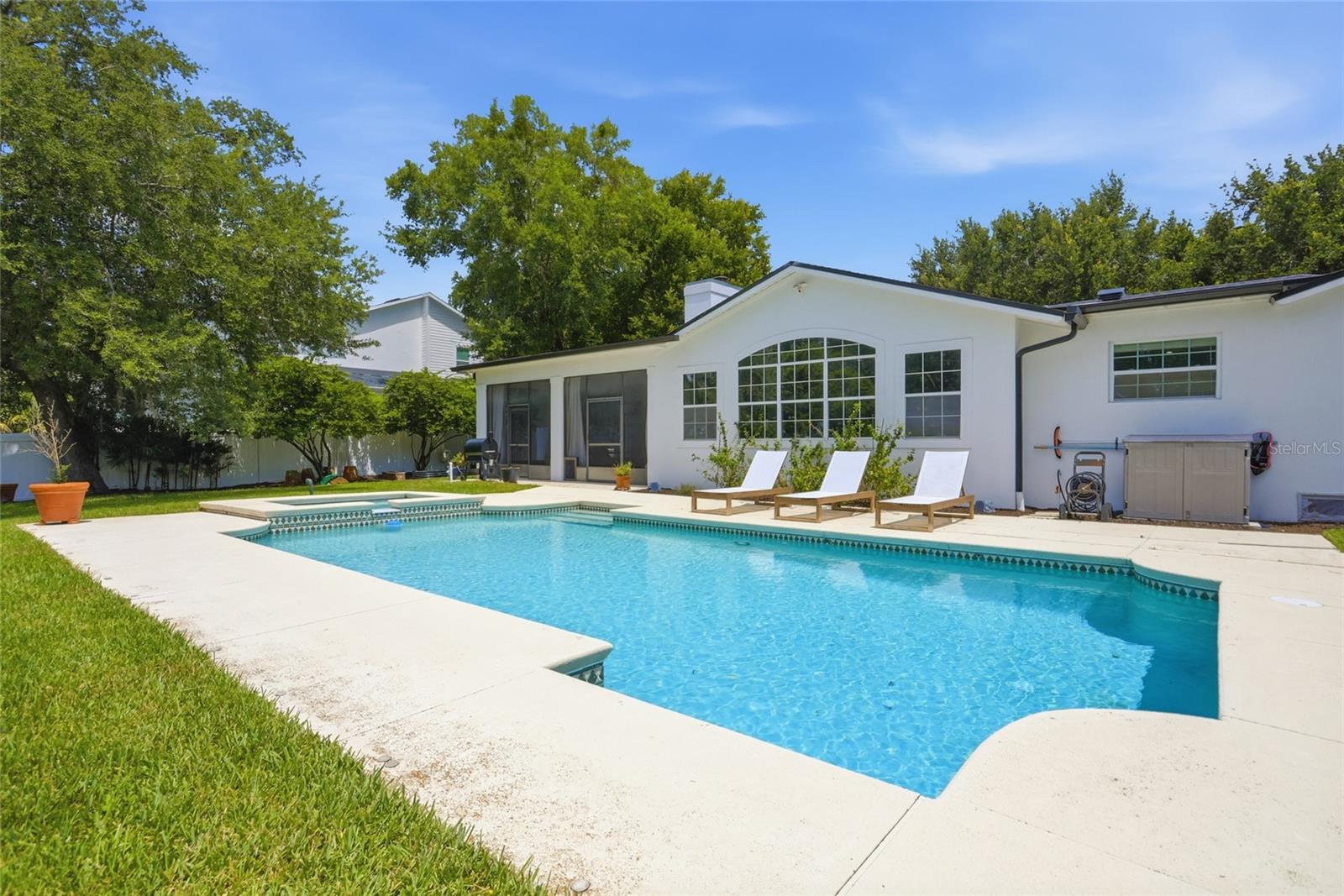 BEVERLY SHORES - Residential