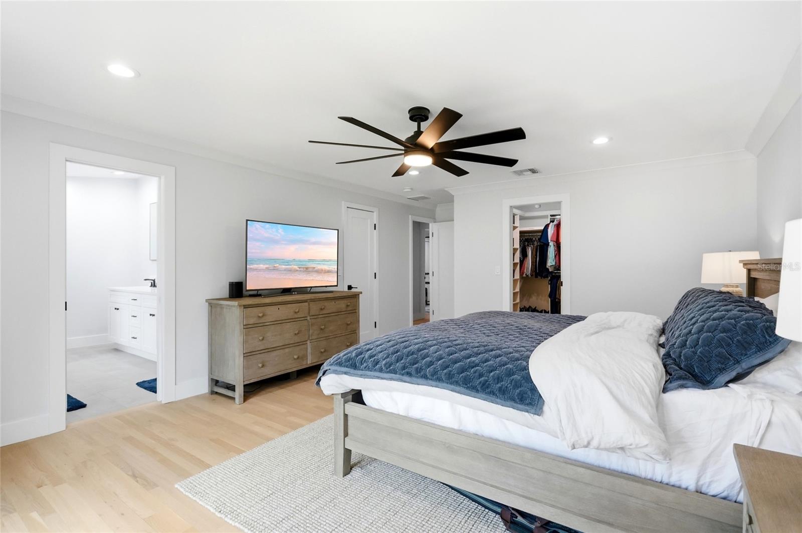 BEVERLY SHORES - Residential