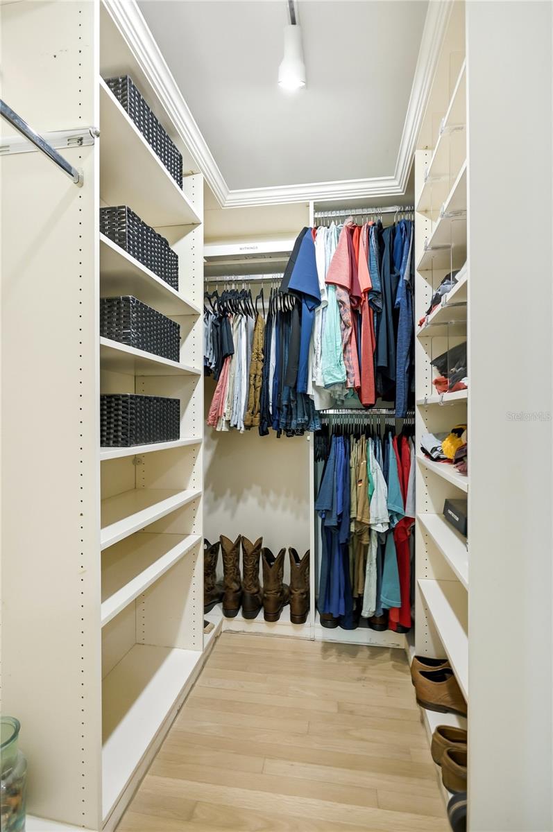 BEVERLY SHORES - Residential
