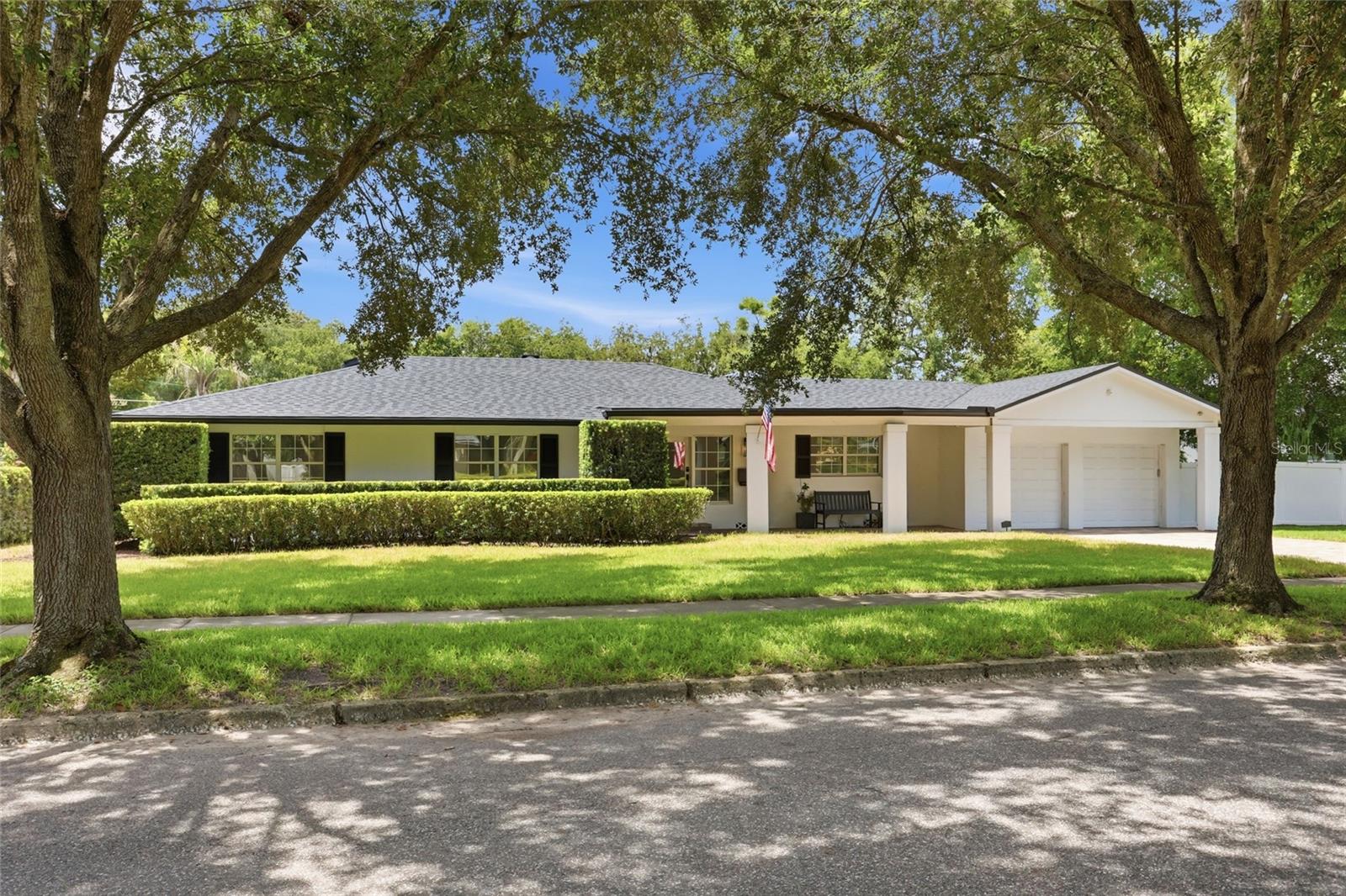 BEVERLY SHORES - Residential