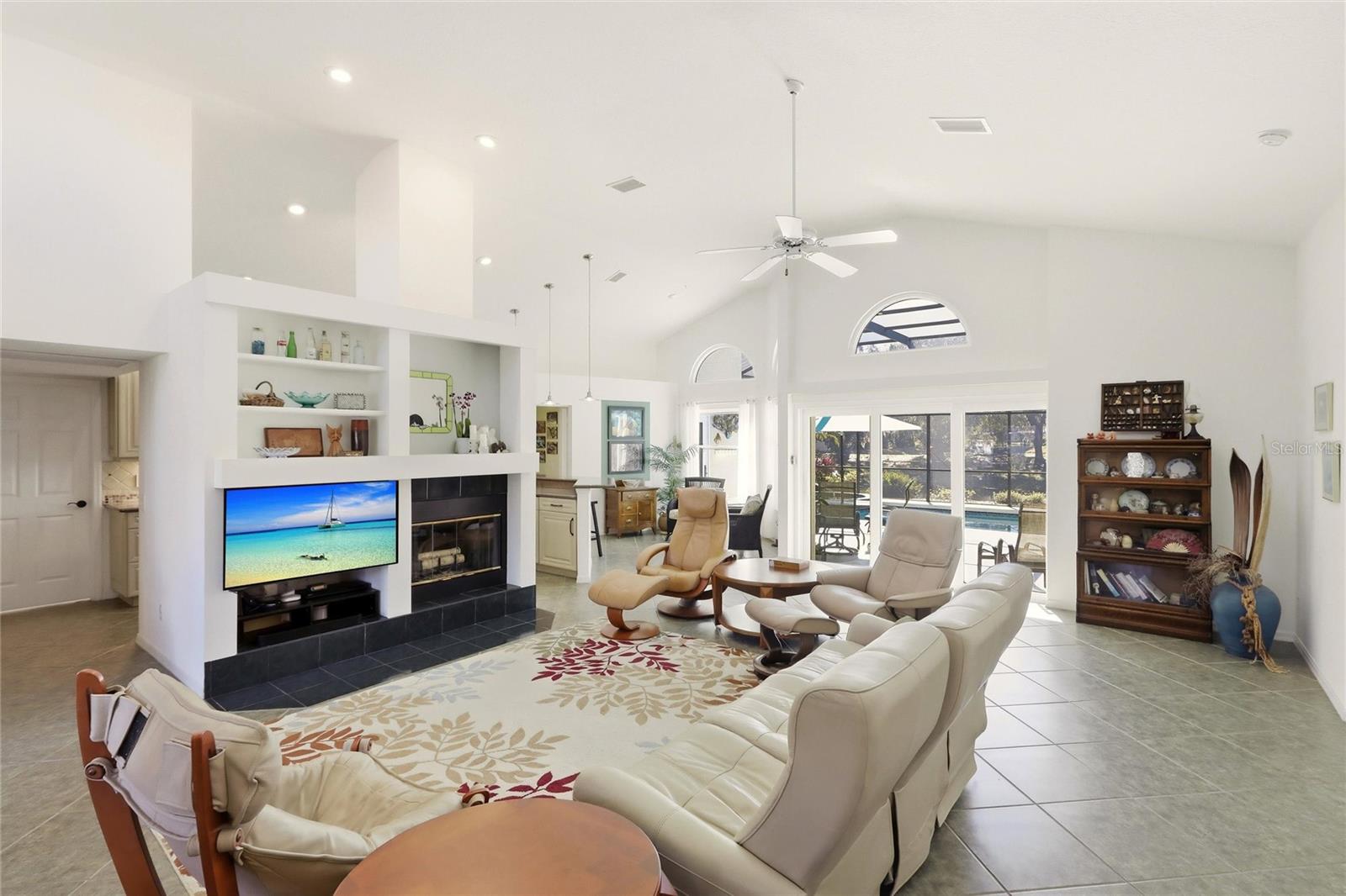 HIDDEN OAKS - Residential