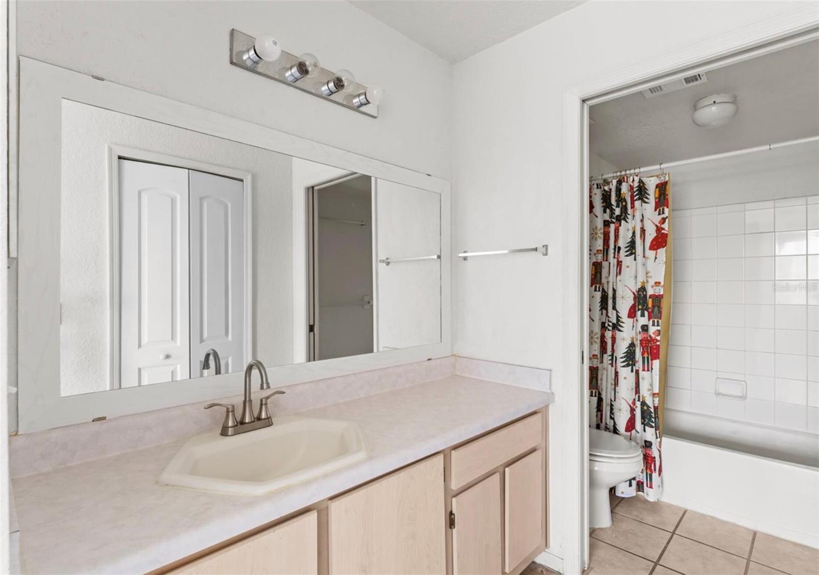 AUDUBON VILLAS AT HUNTERS CREEK CONDO - Residential