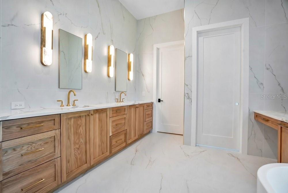 KEENES POINTE - Residential