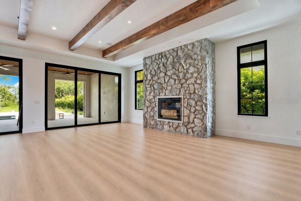 KEENES POINTE - Residential