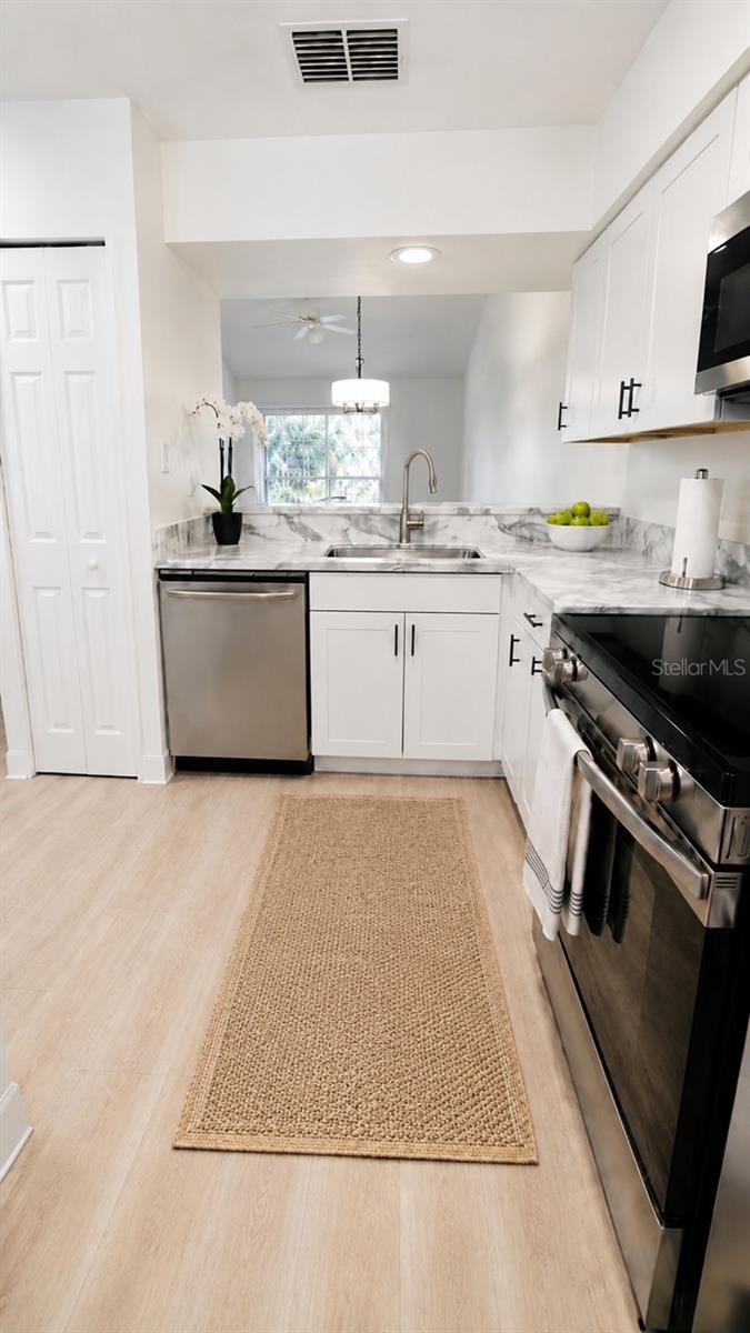 SUNNYBROOK CONDO 01 - Residential
