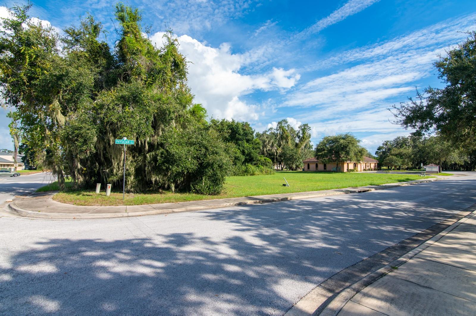 LEESBURG L R M C PROFESSIONAL OFFICE 01 - Land