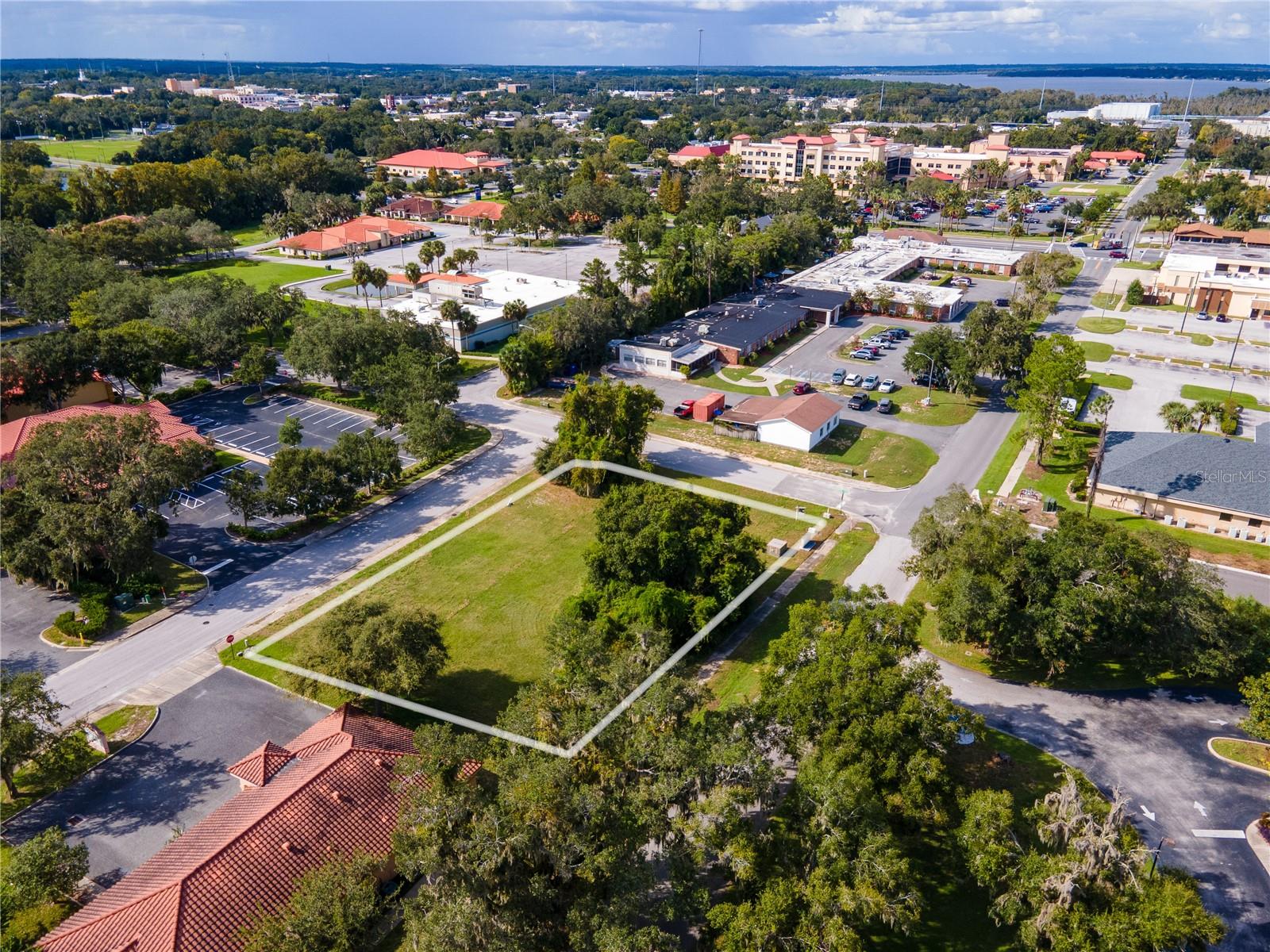 LEESBURG L R M C PROFESSIONAL OFFICE 01 - Land
