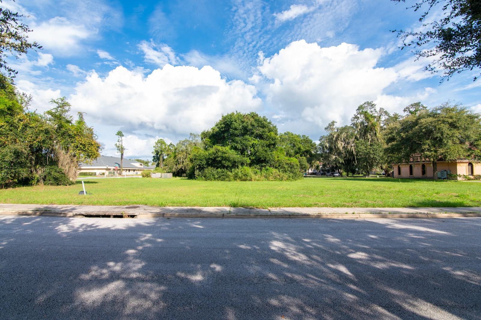 LEESBURG L R M C PROFESSIONAL OFFICE 01 - Land