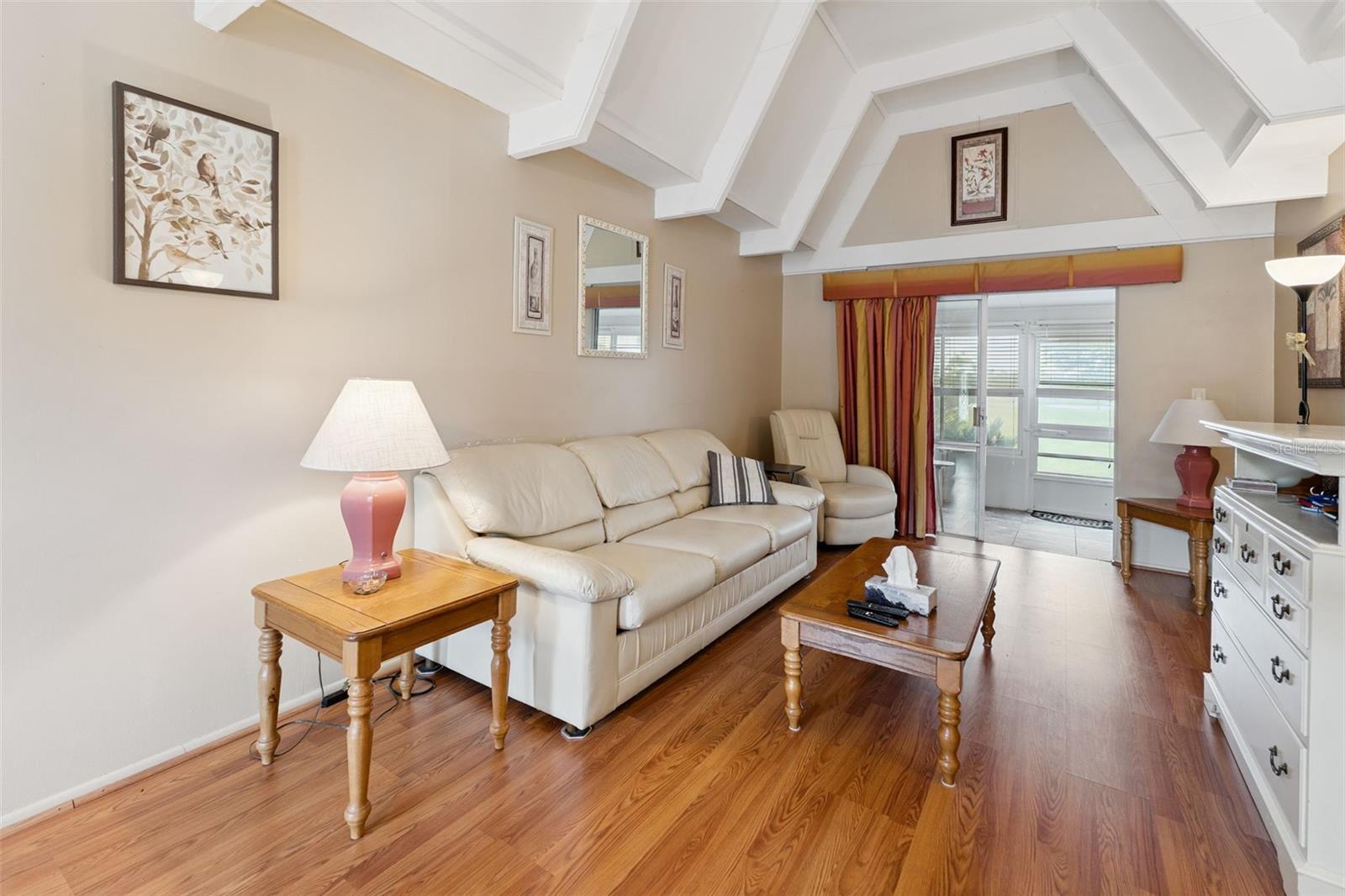LAKESHORE CLUB - Residential