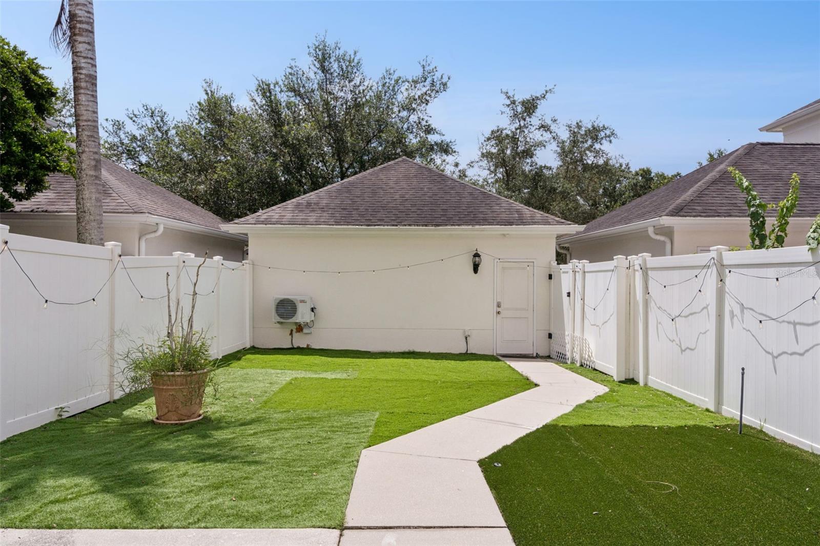 SPRING PARK TOWNHOMES OF SOUTH VILLAGE - Residential