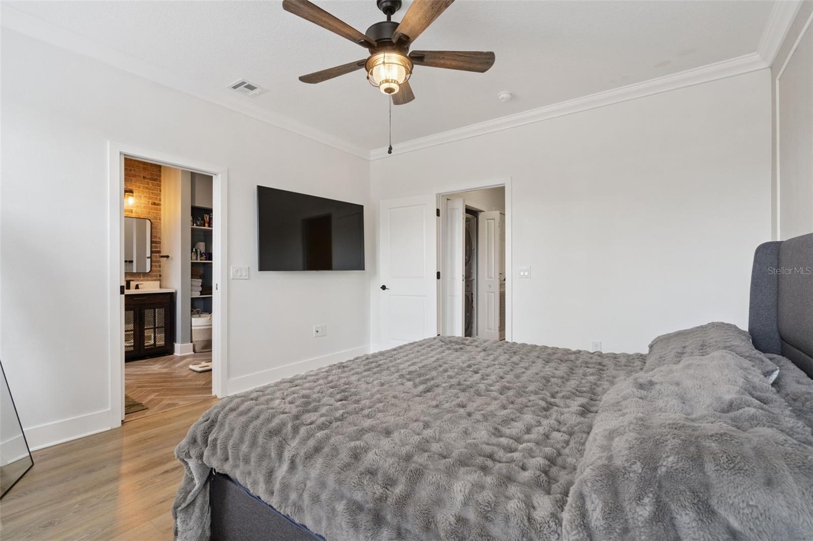 SPRING PARK TOWNHOMES OF SOUTH VILLAGE - Residential