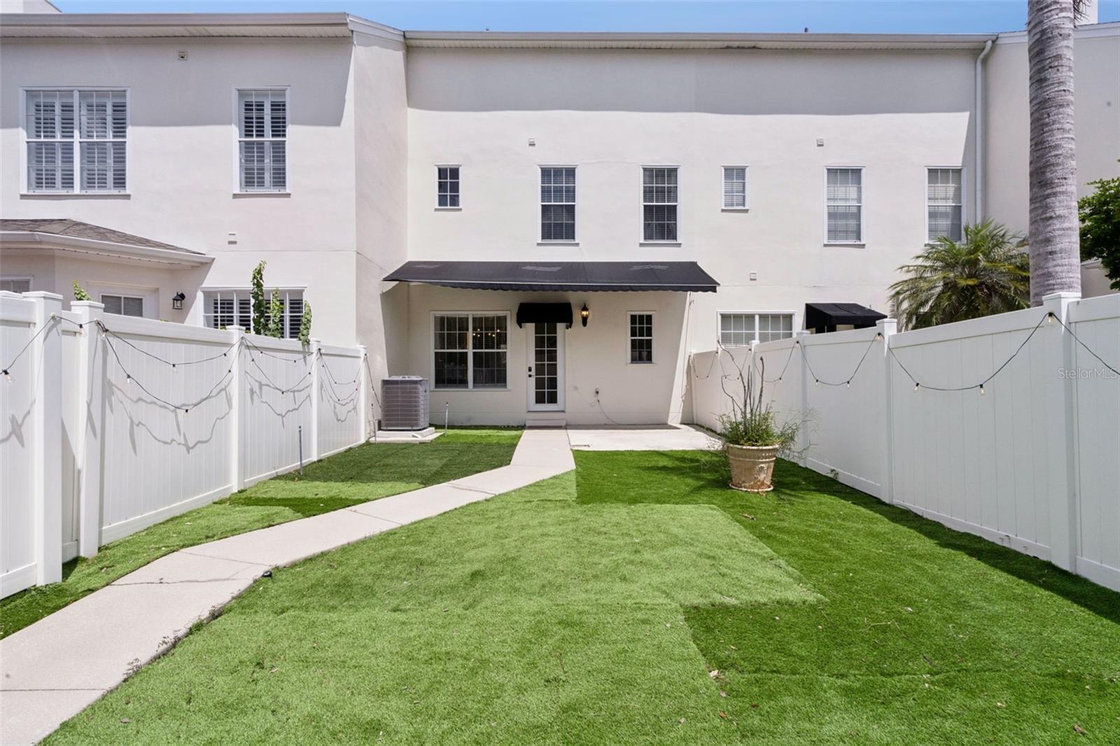 SPRING PARK TOWNHOMES OF SOUTH VILLAGE - Residential
